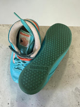 Load image into Gallery viewer, Vintage 80’s Reebok Freestyle High Top Size 7