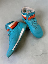 Load image into Gallery viewer, Vintage 80’s Reebok Freestyle High Top Size 7