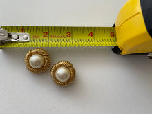 Load image into Gallery viewer, Vintage Faux Pearls Earrings