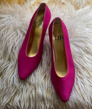 Load image into Gallery viewer, Thom McAn Pink Princess Vintage Pumps