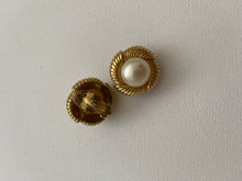 Load image into Gallery viewer, Vintage Faux Pearls Earrings