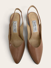 Load image into Gallery viewer, Vintage Beige Heels
