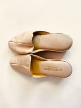 Load image into Gallery viewer, Vintage 70’s Slippers Mule Size 7
