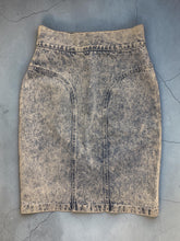 Load image into Gallery viewer, Vintage Wash 80’s Skirt
