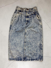 Load image into Gallery viewer, Vintage 80’s Acid-Wash Pencil Skirt XS
