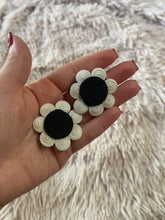 Load image into Gallery viewer, Vintage 80’s Earrings
