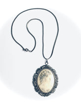 Load image into Gallery viewer, Vintage Pendant Necklace
