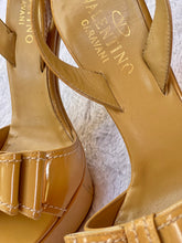 Load image into Gallery viewer, PreLoved Valentino Heels
