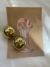 Load image into Gallery viewer, Vintage Clip On Earrings
