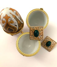 Load image into Gallery viewer, Beautiful Vintage Faux Gold Earrings
