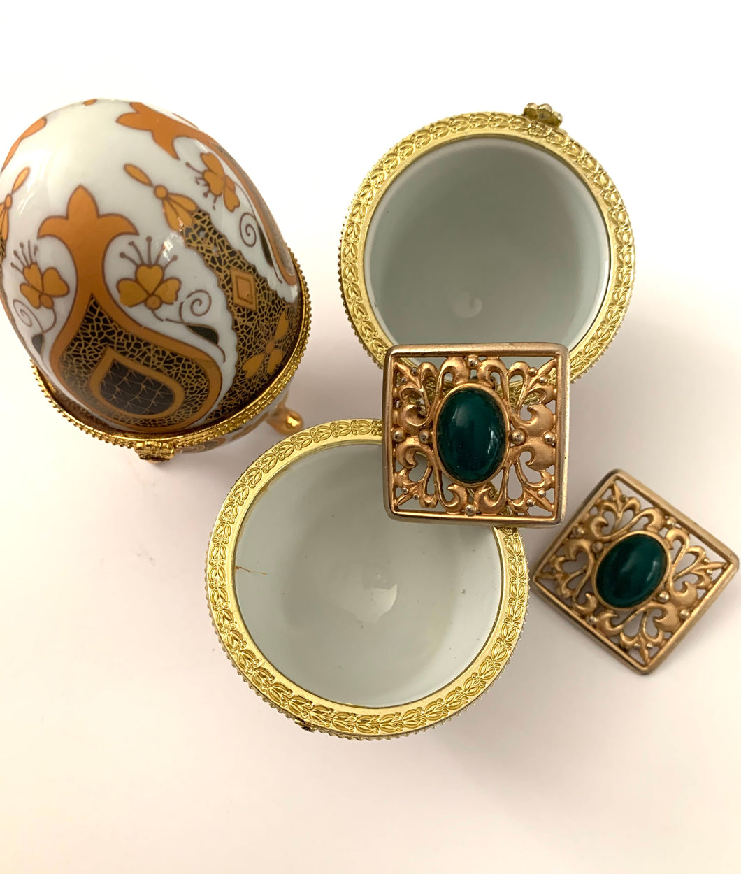 Beautiful Vintage Faux Gold Earrings