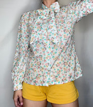 Load image into Gallery viewer, Vintage Botton Down Blouse
