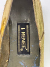 Load image into Gallery viewer, J. Renee Vintage Gold Flats
