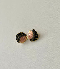 Load image into Gallery viewer, Gold Tone Vintage Shells Earrings
