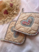 Load image into Gallery viewer, Shabby Chic Vintage Pot Holder
