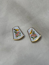 Load image into Gallery viewer, Vintage Clip On Earrings
