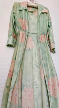 Load image into Gallery viewer, Take me to the Garden Vintage Robe
