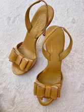 Load image into Gallery viewer, PreLoved Valentino Heels
