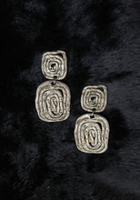Load image into Gallery viewer, Vintage Clip On Earrings
