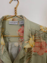 Load image into Gallery viewer, Vintage Floral Blouse
