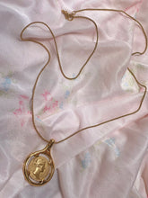 Load image into Gallery viewer, Vintage Gold tone Necklace
