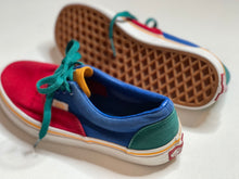 Load image into Gallery viewer, PreLoved kids VANS Size 3
