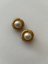 Load image into Gallery viewer, Vintage Faux Pearls Earrings
