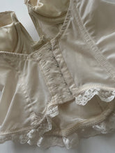 Load image into Gallery viewer, Vintage Lace Details Bustier
