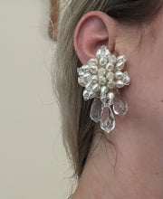 Load image into Gallery viewer, Vintage Faux Drop Pearls Earrings
