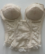 Load image into Gallery viewer, Vintage Lace Details Bustier
