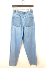 Load image into Gallery viewer, Vintage Raining Daisy Mom Jeans
