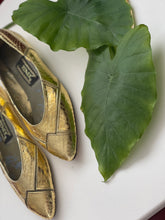 Load image into Gallery viewer, J. Renee Vintage Gold Flats
