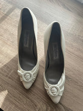 Load image into Gallery viewer, Vintage White Stiletto Heels
