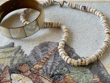 Load image into Gallery viewer, Vintage Natural Shell Necklace

