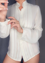 Load image into Gallery viewer, Vintage Light Cream Blouse
