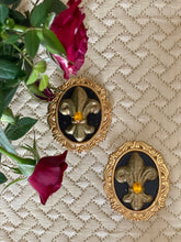 Load image into Gallery viewer, Vintage Clip Ons Earrings
