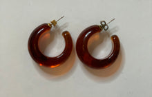 Load image into Gallery viewer, Mid Century Bakelite Root Beer Swirl Hoops
