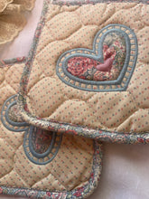 Load image into Gallery viewer, Shabby Chic Vintage Pot Holder
