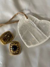 Load image into Gallery viewer, Vintage Clip On Earrings
