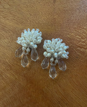 Load image into Gallery viewer, Vintage Faux Drop Pearls Earrings
