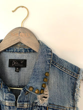 Load image into Gallery viewer, Sleeveless Short Denim Vest Jacket
