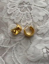 Load image into Gallery viewer, Vintage AVON Earrings
