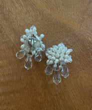Load image into Gallery viewer, Vintage Faux Drop Pearls Earrings

