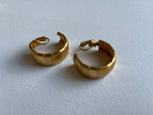 Load image into Gallery viewer, Vintage Hoops Earrings
