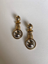 Load image into Gallery viewer, Vintage Clíp On Earrings
