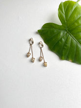 Load image into Gallery viewer, Vintage Emmons Earrings
