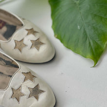 Load image into Gallery viewer, Vintage Van Eli Flats
