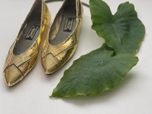 Load image into Gallery viewer, J. Renee Vintage Gold Flats
