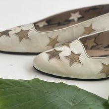 Load image into Gallery viewer, Vintage Van Eli Flats

