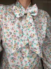 Load image into Gallery viewer, Vintage Botton Down Blouse
